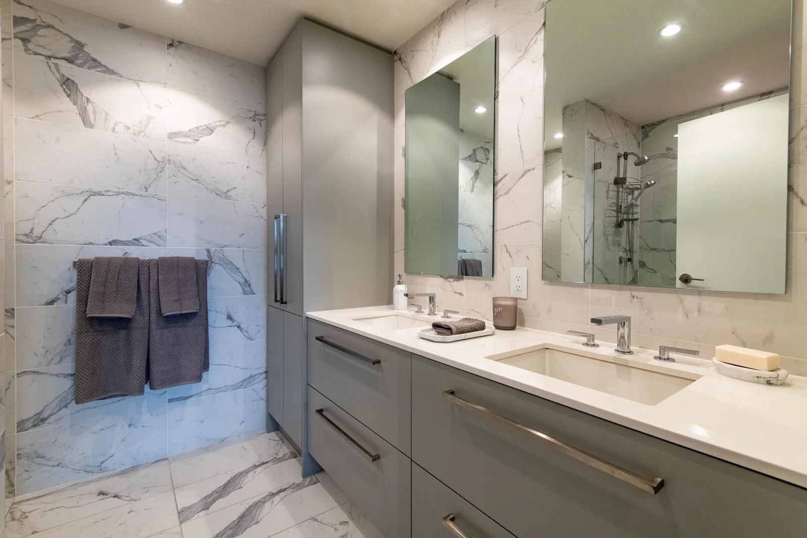 Vancouver condo staging — marble bathroom